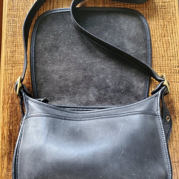 Vintage 90's Coach 9951 Legacy Patricia Saddle Bag in Black Glove Tanned Leather - Picture 3 of 10